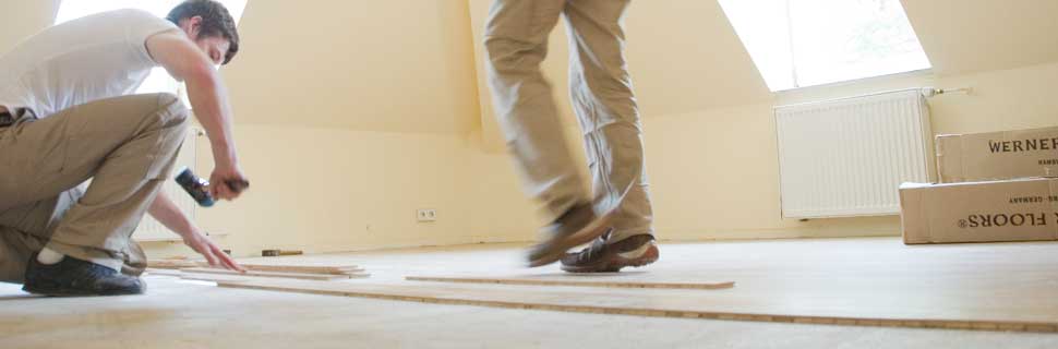 Damit zusammenbleibt was zusammengehört wird hochwertiger Parkettboden verklebt.